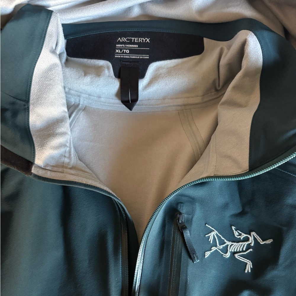 arcteryx men’s jacket - brand new